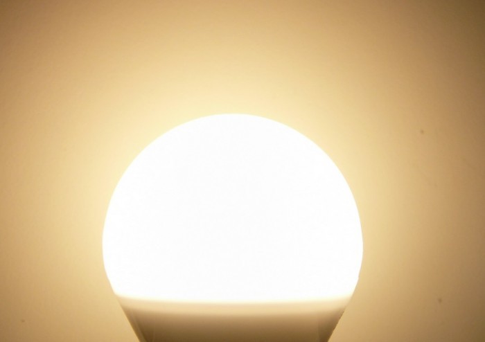 LED žárovka E27 LU5W-260 Teplá bílá