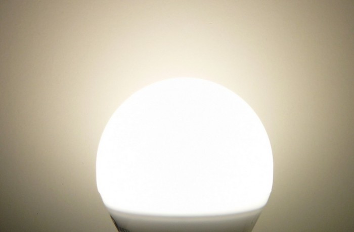 LED žárovka E14 LU5W 260° Denní bílá