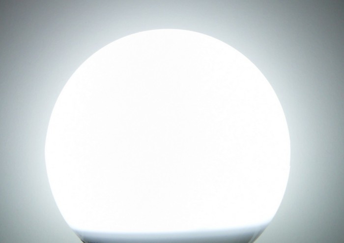 LED žárovka E27 EV9W-DIM stmívatelná Studená bílá