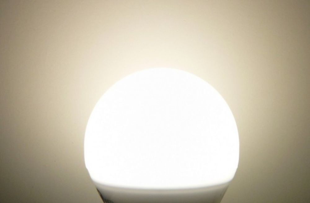 LED žárovka E27 L15W A60 Denní bílá